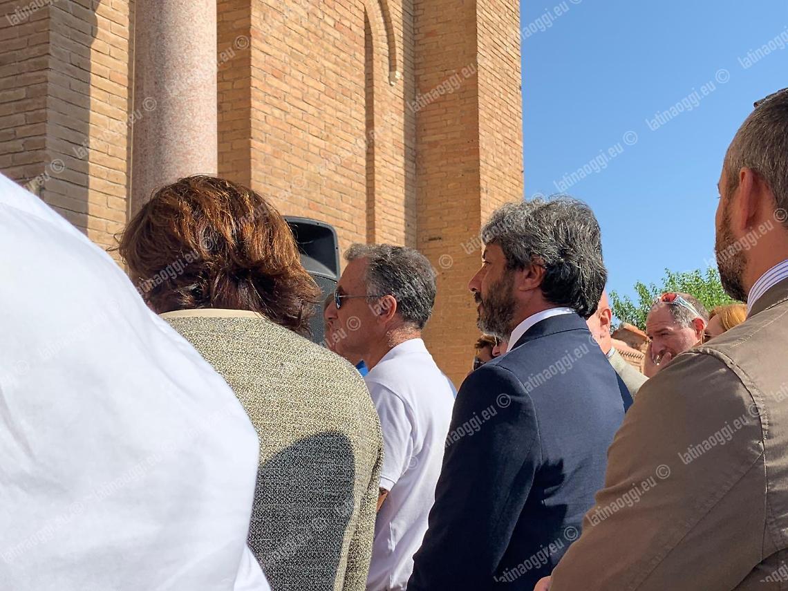 Roberto Fico tra la folla per l'ultimo saluto a Paolo Salvucci