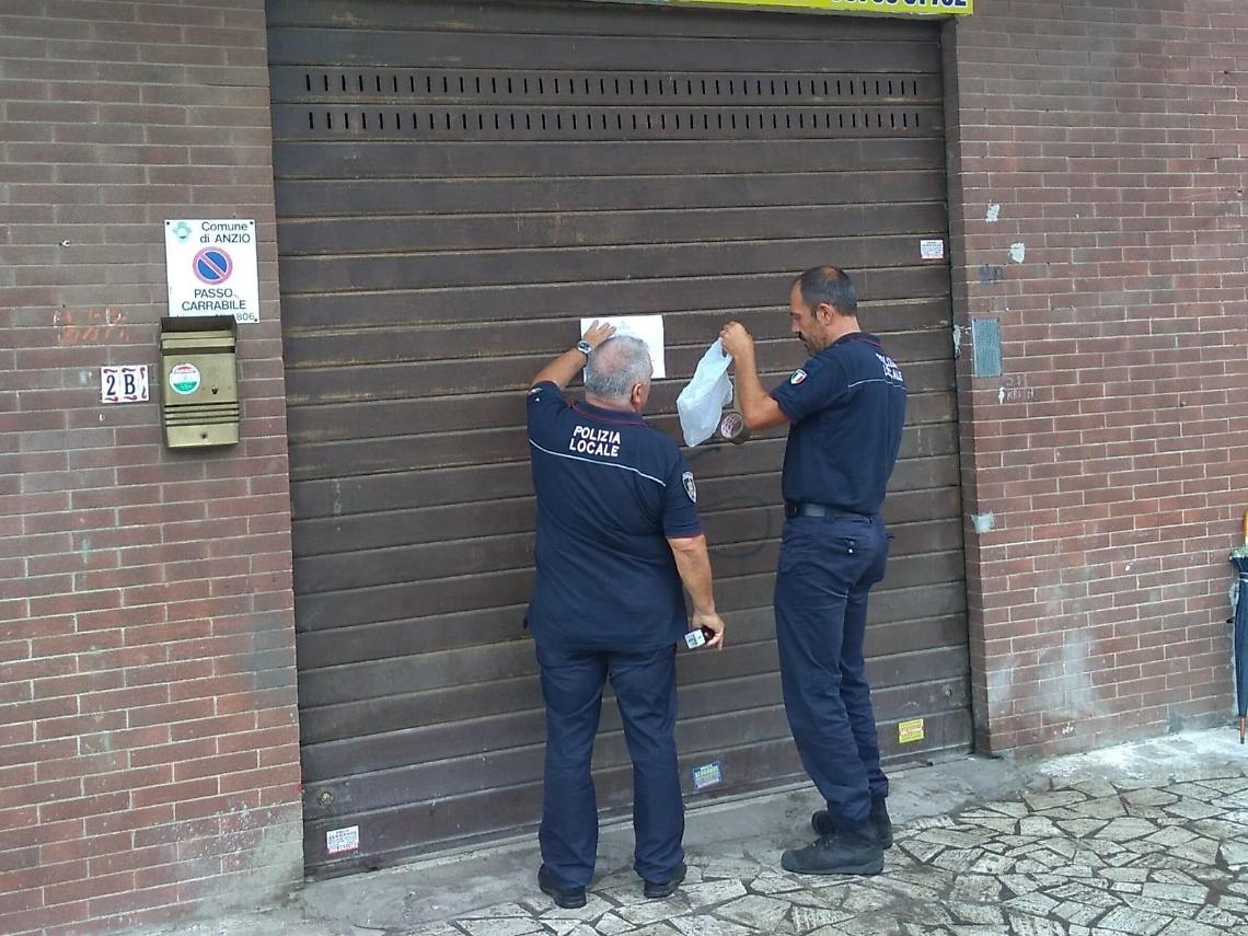 Anzio, la polizia locale sequestra un autolavaggio abusivo