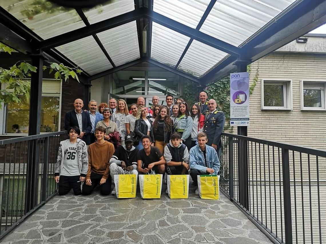 Le Fiamme Gialle all'istituto "Caterina Caniana" di Bergamo