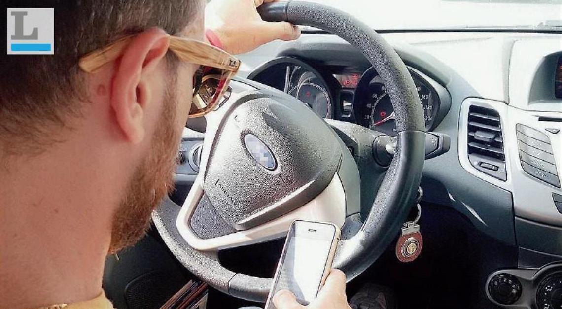 Polizia in borghese contro la guida con il cellulare: pioggia di multe