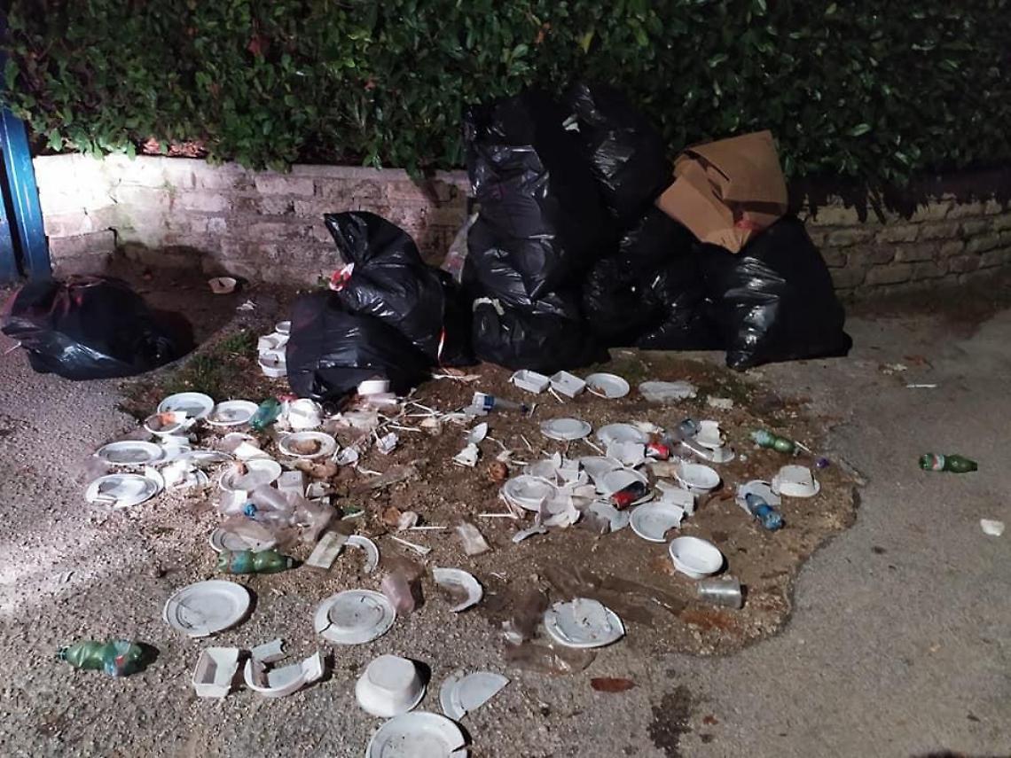 Artena, danno un party e lasciano i rifiuti in strada. Il sindaco sbotta