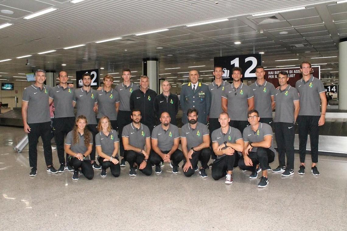 Il Gen.B. Aniello saluta gli atleti del III Nucleo Atleti Fiamme Gialle