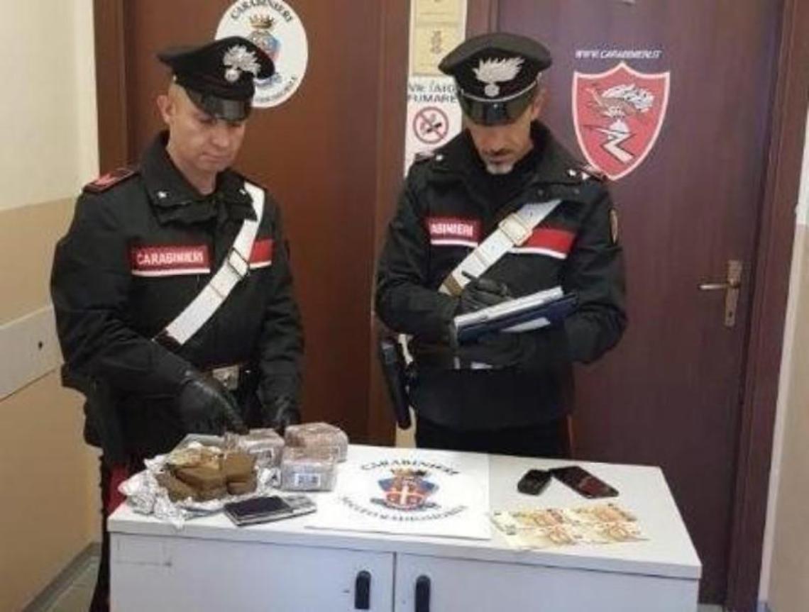 Pomezia, fermato sulla Pontina: aveva due chili di droga in auto