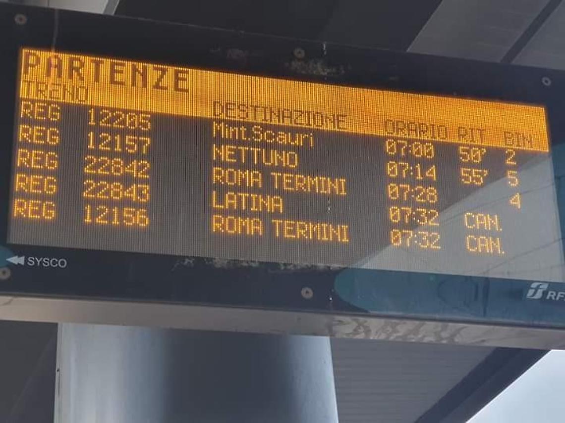 Problemi per un treno regionale, ritardi e cancellazioni sulla Roma-Nettuno e sulla Roma-Formia