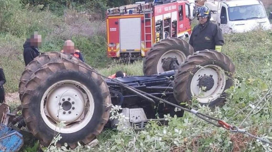 Velletri, incidente in un terreno agricolo: uomo morto schiacciato dal trattore