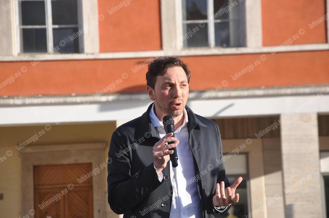 Mensa scolastica gratis, Trano (M5S) a Proietti: "La sua è utopia"
