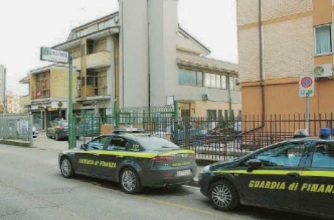 Pomezia, la scoperta: tre minorenni scommettitori e due lavoratori in nero