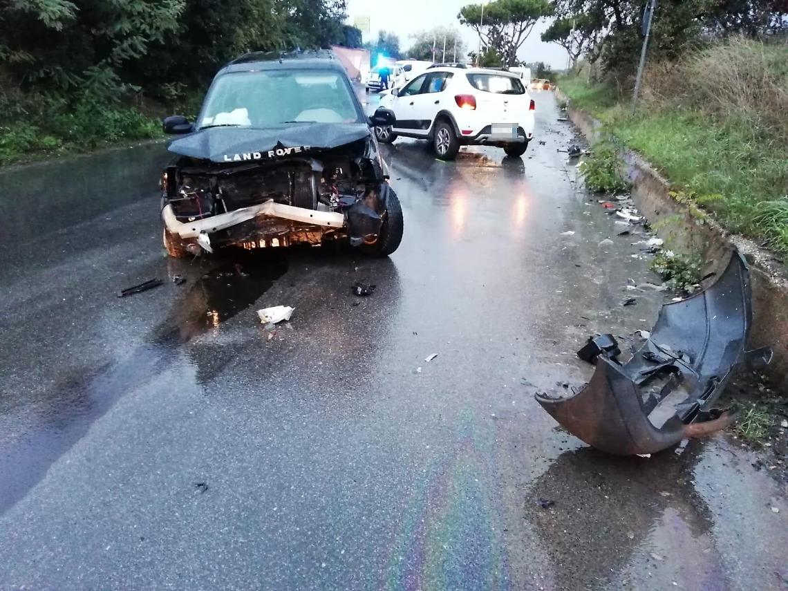 Schianto sulla Laurentina a Tor San Lorenzo di Ardea: due feriti