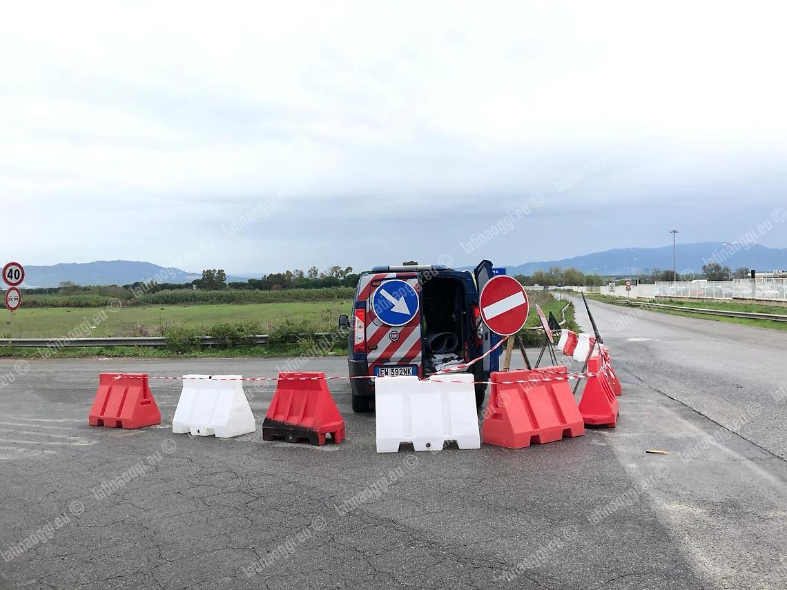 Strada devastata, chiuso lo svincolo della Pontina
