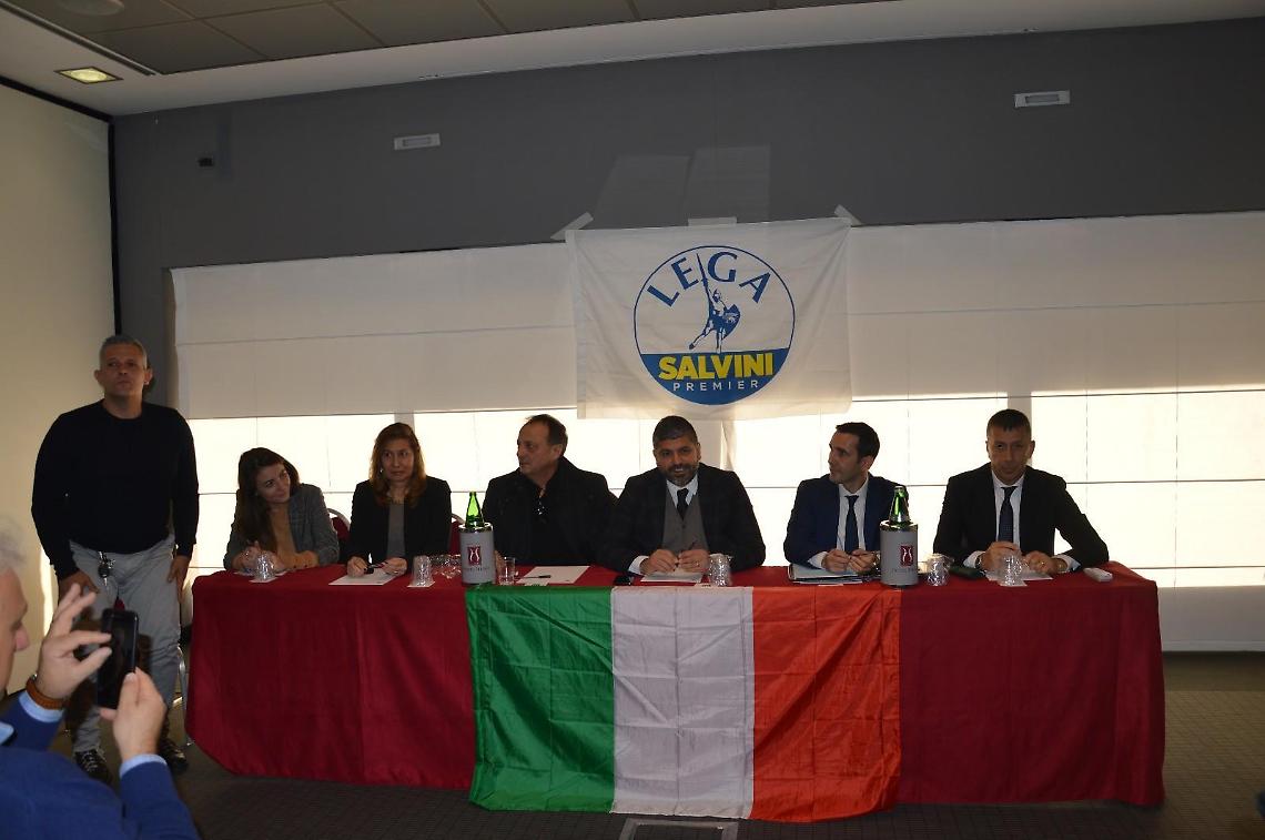 Pomezia, la Lega &laquo;abbraccia&raquo; l'ex sindaco a Cinque Stelle Fabio Fucci