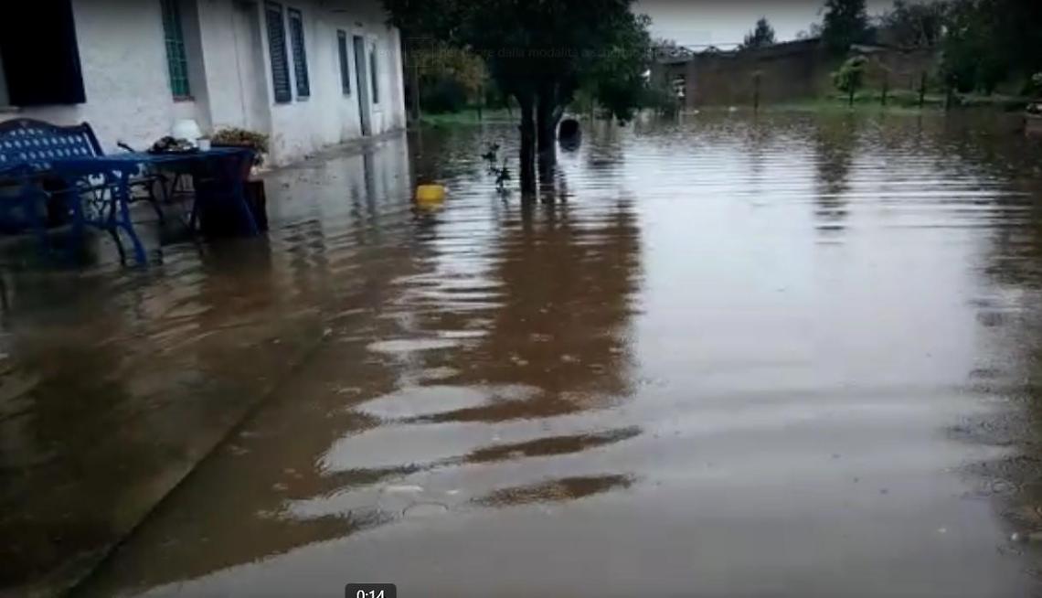 Fondi, cortile e strada allagati in zona Salto di Fondi:
