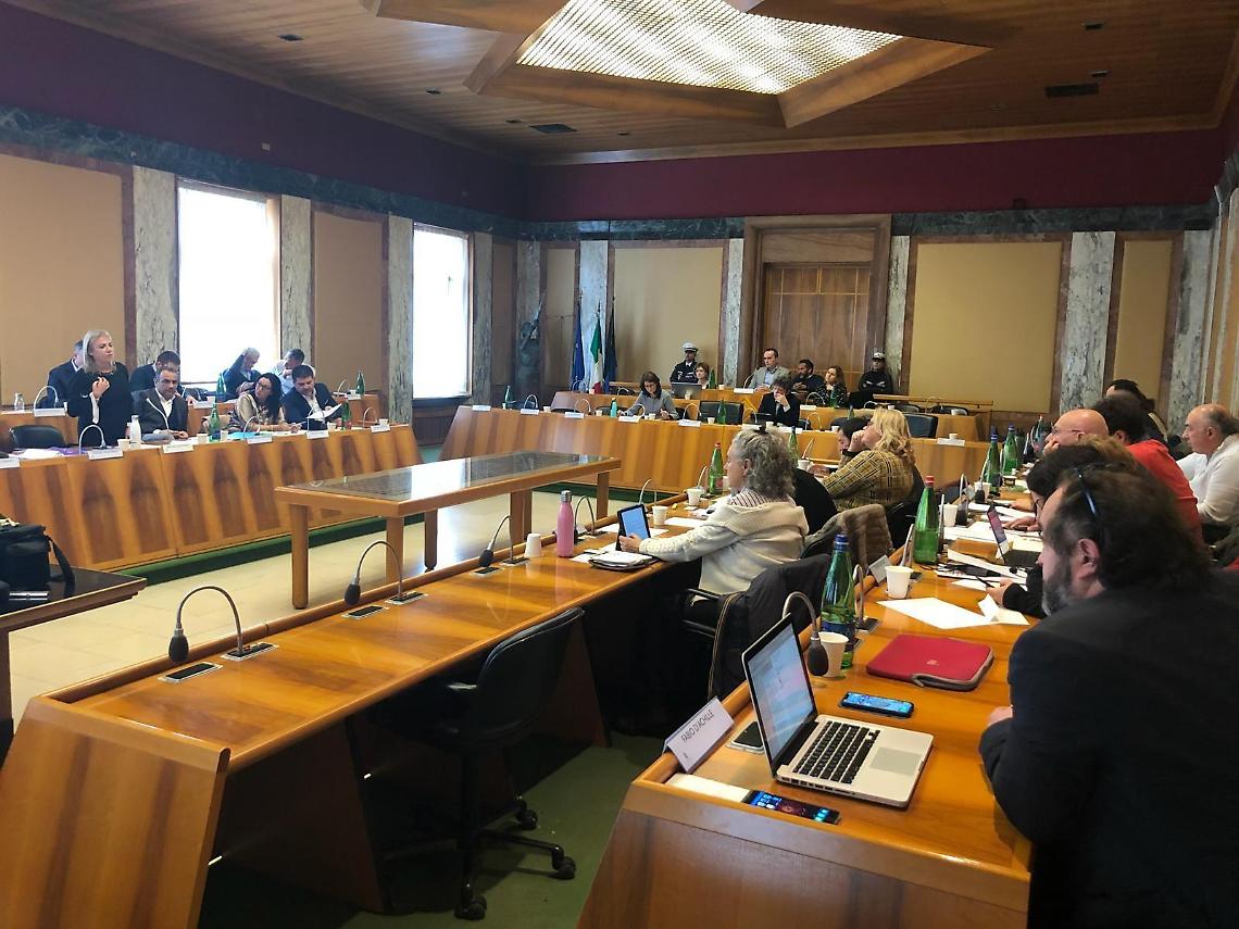 Cittadinanza onoraria a Liliana Segre, il Consiglio dice sì