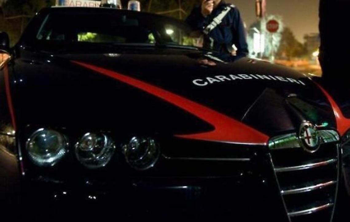 Vende un iPad rubato a un indiano che lo consegna ai carabinieri: denunciato