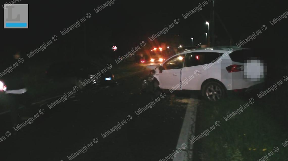 Incidente a Priverno, scontro fra due auto: strada bloccata