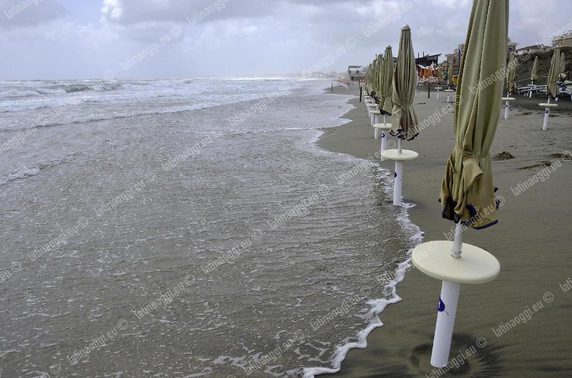 Erosione costiera, i sindaci pontini disertano la commissione