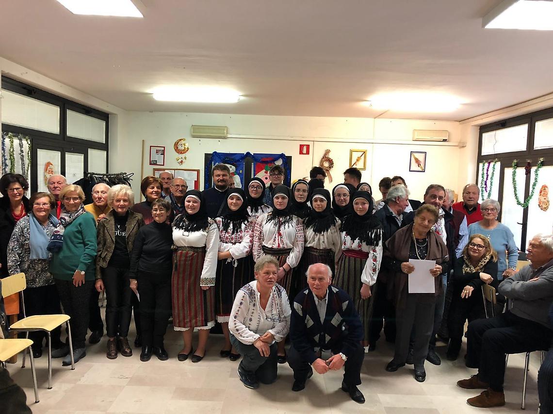Il coro rumeno Simplu ospite del centro sociale Gli Anziani