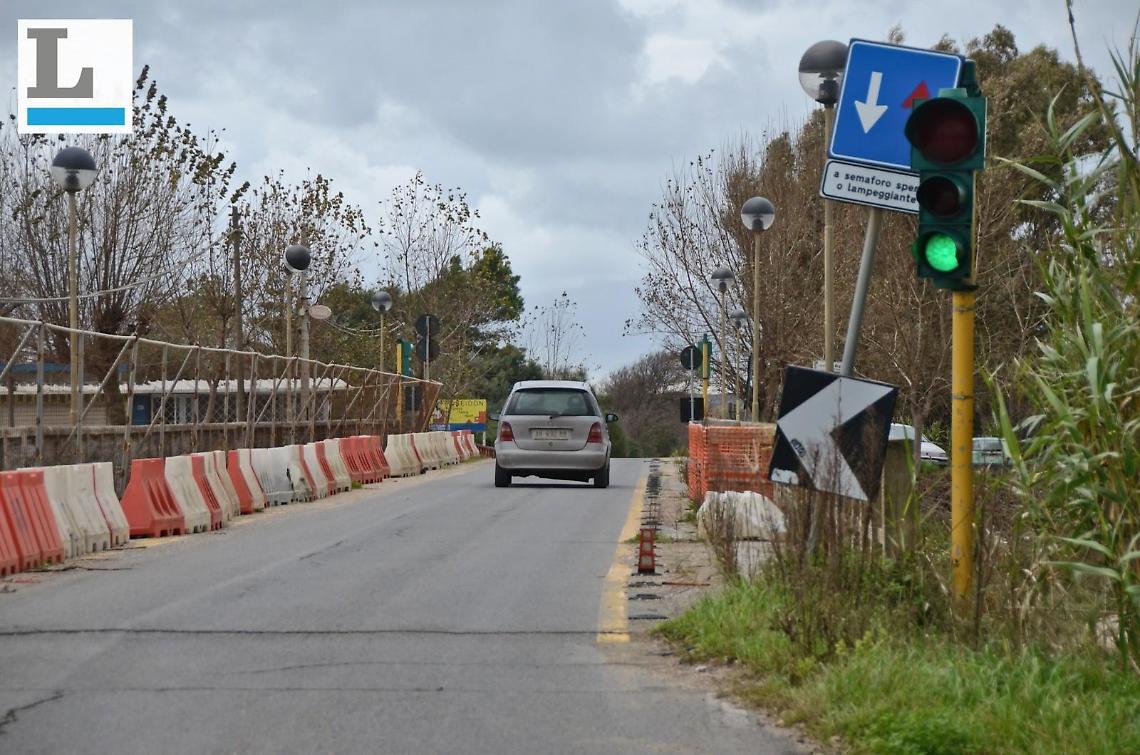 Il Comune chiude il ponte di Foce Verde sul canale Mascarello