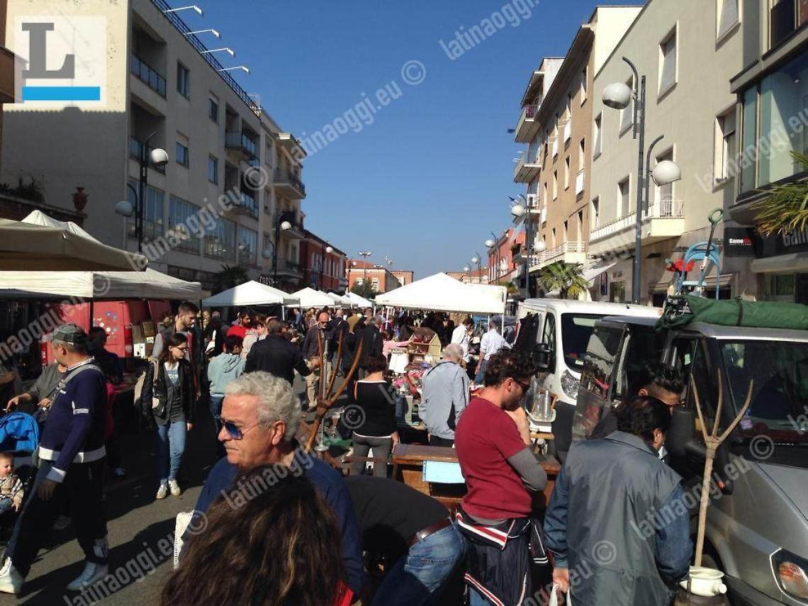 Mercatino della memoria, domani l'appuntamento natalizio