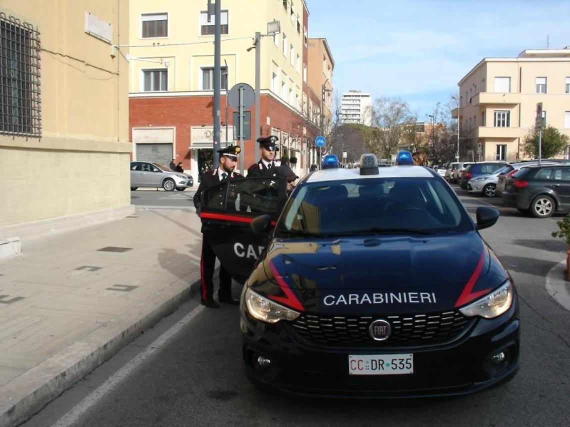 Entra in casa e molesta una bambina di 10 anni: arrestato