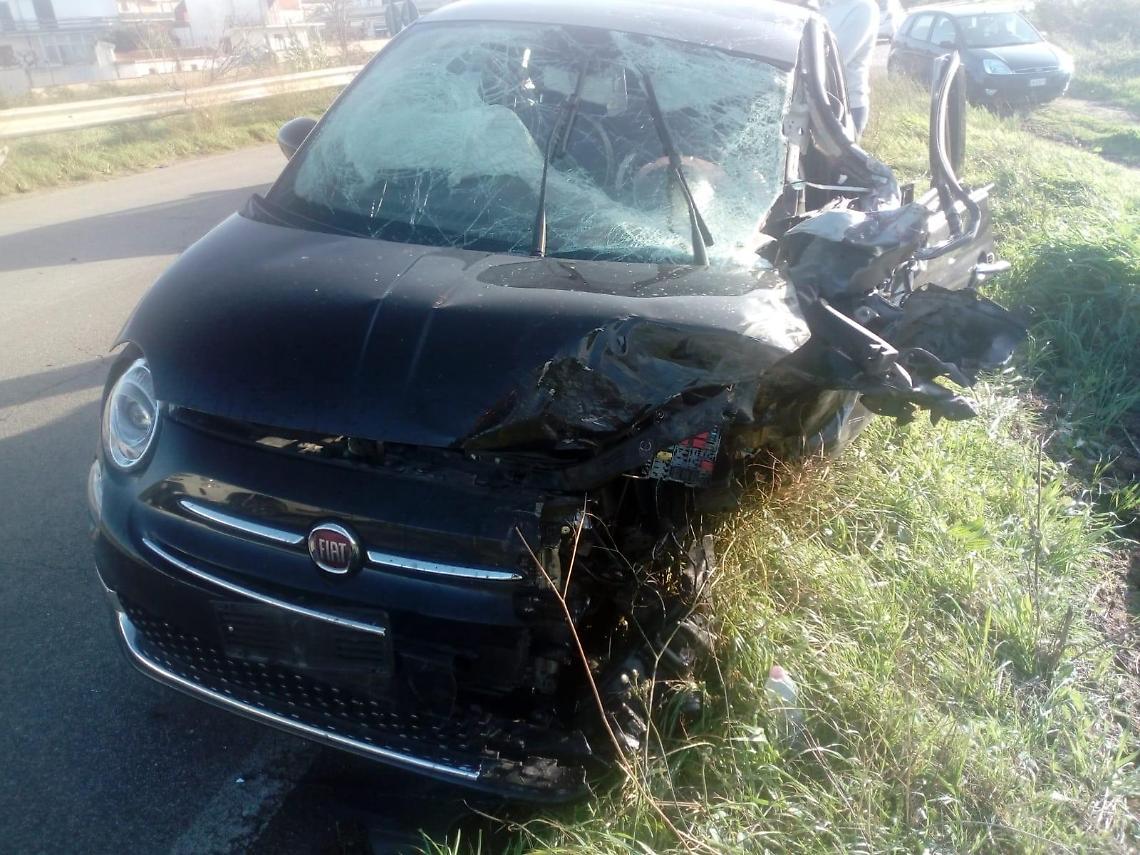 Incidente ad Ardea, scontro fra un'auto e un carroattrezzi: ferita una ragazza