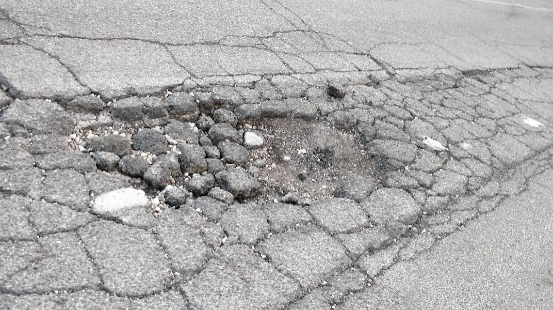 Latina, boom di segnalazioni per le buche sulla Pontina