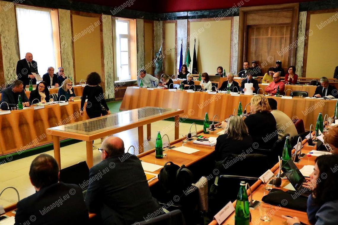 Consiglio comunale, una montagna di debiti per il Comune