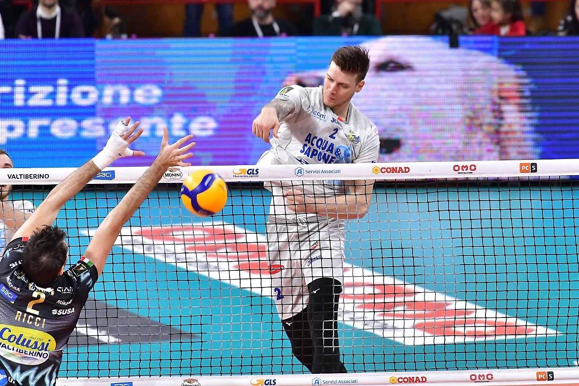 La Top Volley dura un set poi deve cedere alla corazzata Perugia