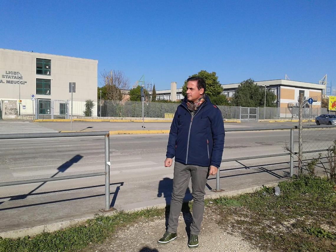 Vulcano: «Via Carroceto da incubo per gli studenti, va messa in sicurezza»