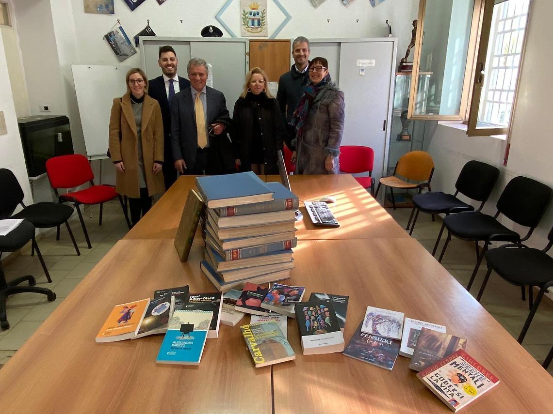 Latina, la Camera Penale ha consegnato 600 libri al carcere
