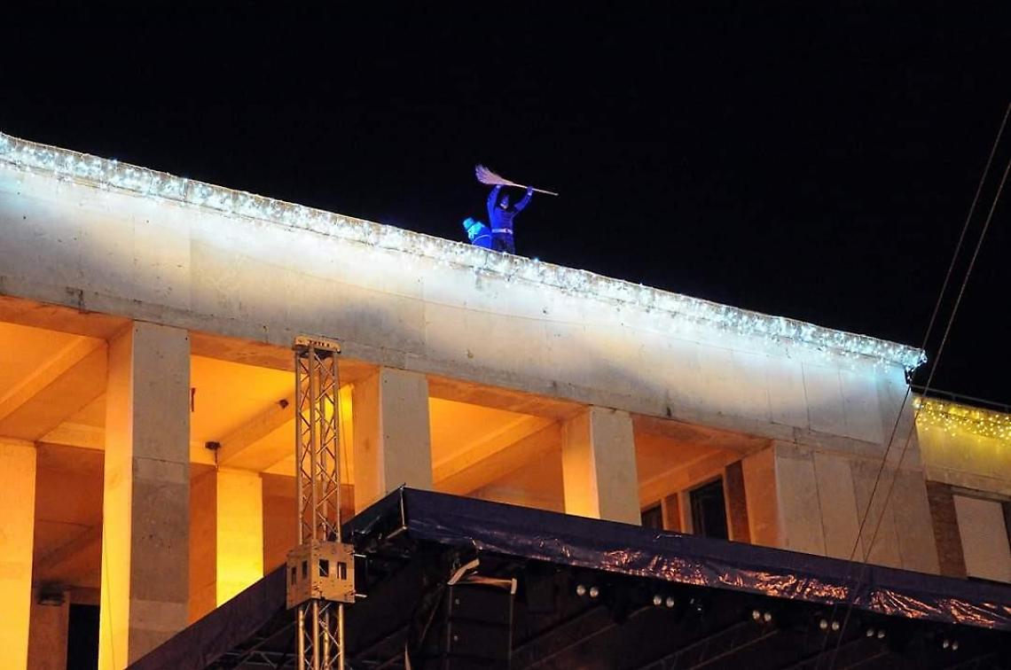 Latina, festa in piazza del Popolo per salutare la Befana