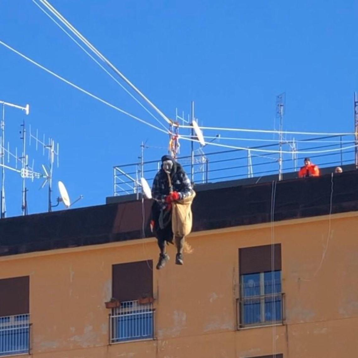 Epifania a Velletri, la tradizione si rinnova: la Befana è scesa dal cielo