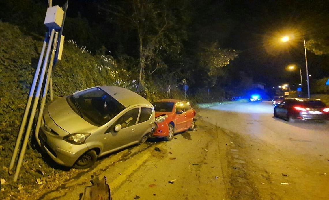 Si schianta contro le auto in sosta ad Albano, ferito e denunciato un uomo di Ardea