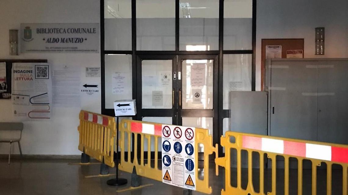 Biblioteca, lavori sospesi per il rinvenimento di un cavidotto Enel