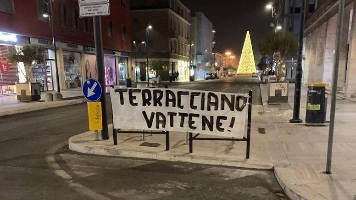 Latina Calcio: striscioni contro Terracciano. Gelo tra società e tifosi