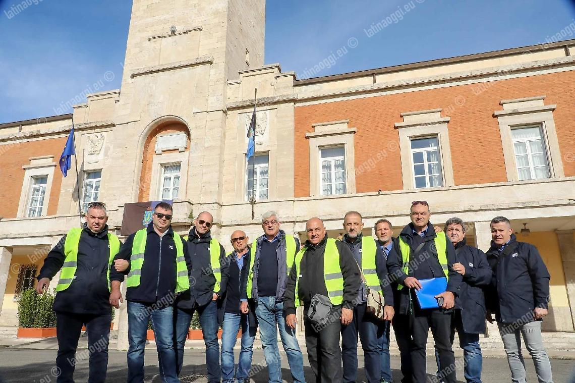 Braccio di ferro tra autisti e Csc. Castaldo: impegno per risolvere la vertenza