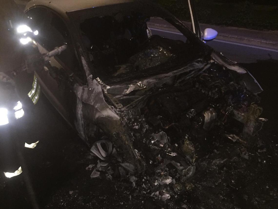 Incendio in citt&agrave;, due auto prendono fuoco: indagini in corso