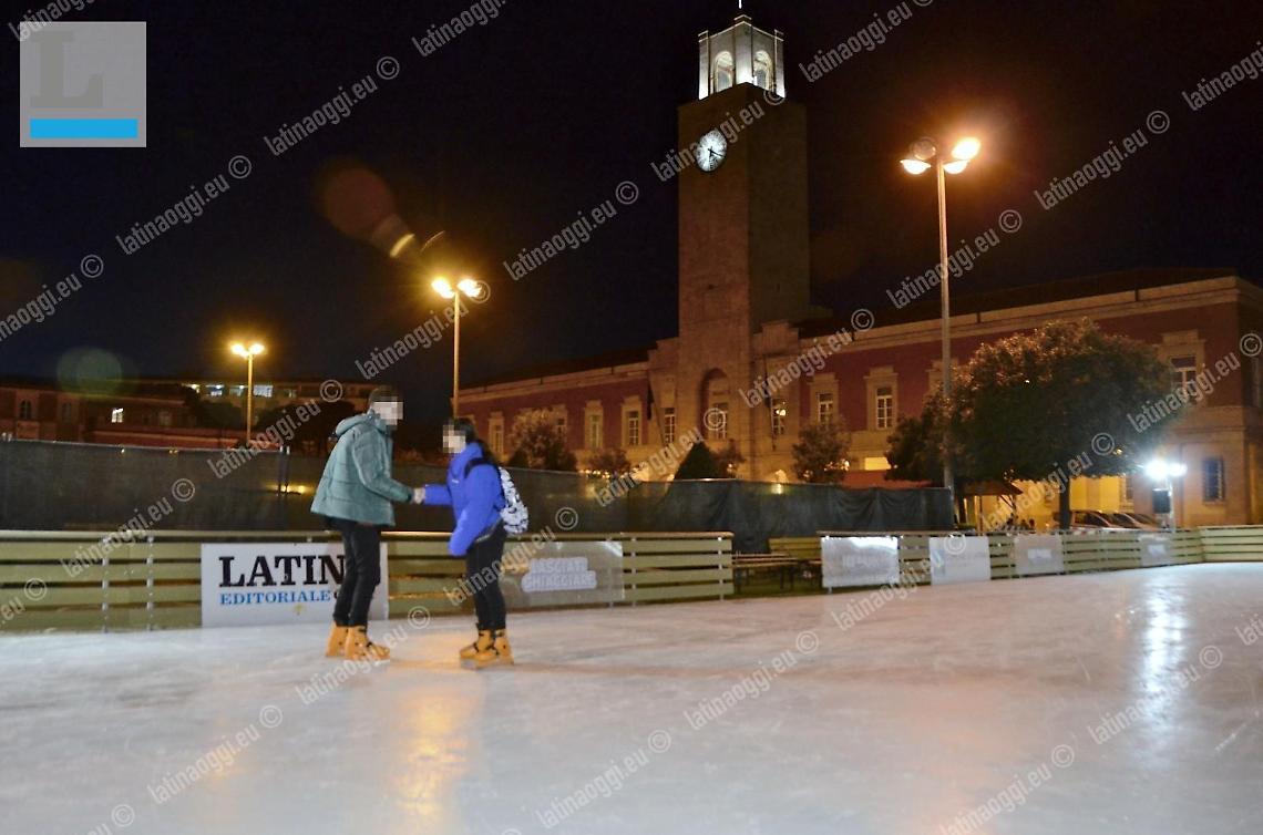 La magia del pattinaggio sul ghiaccio è sempre viva: resta aperto l'Ice Park