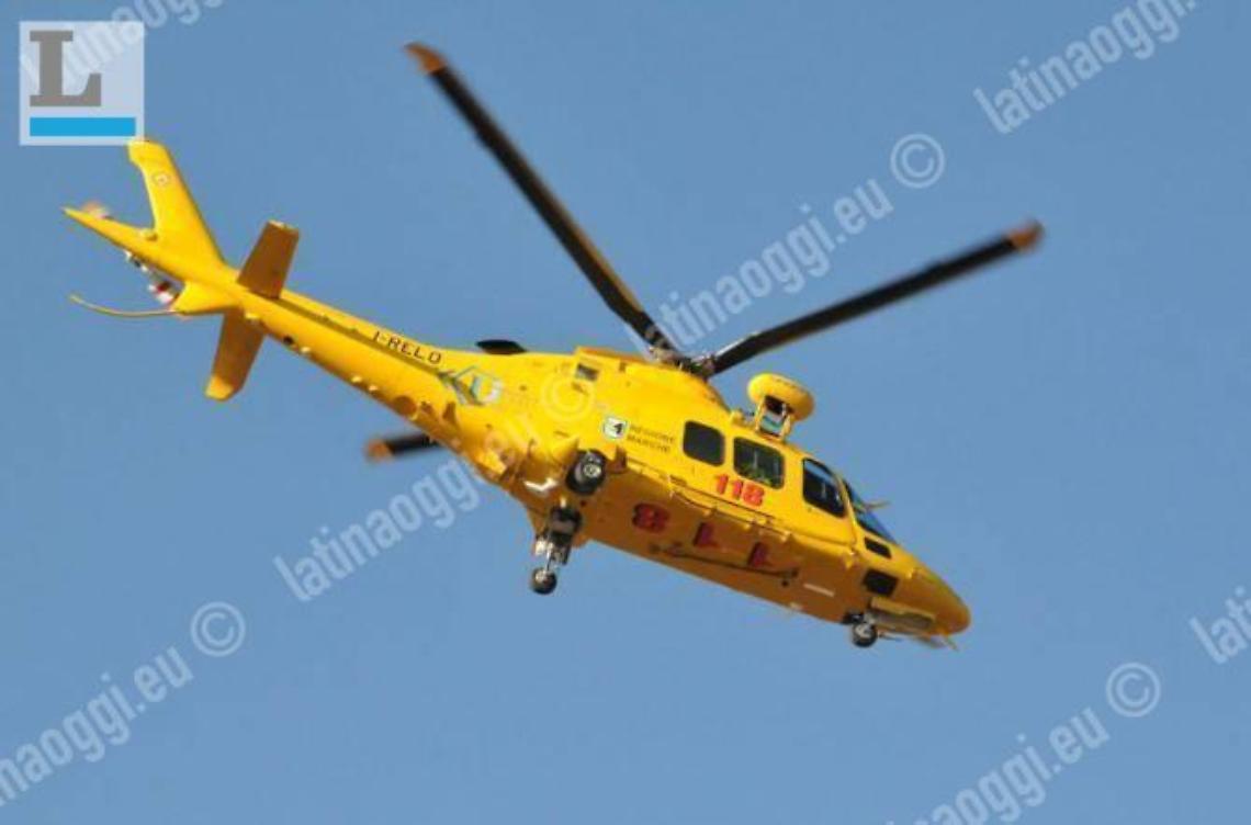 Gravissimo incidente stradale nei pressi di una rotatoria: morto un centauro