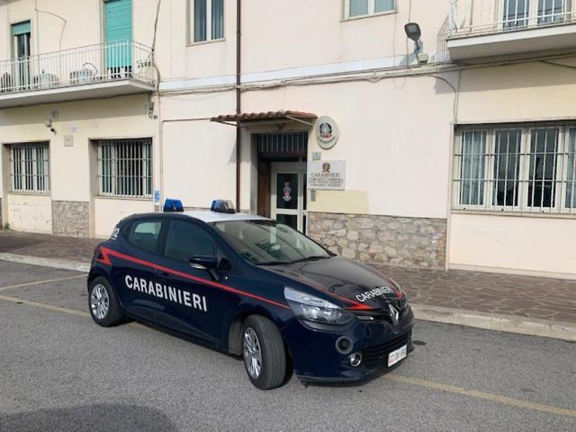 Promettevano posti di lavoro ministeriali in cambio di soldi