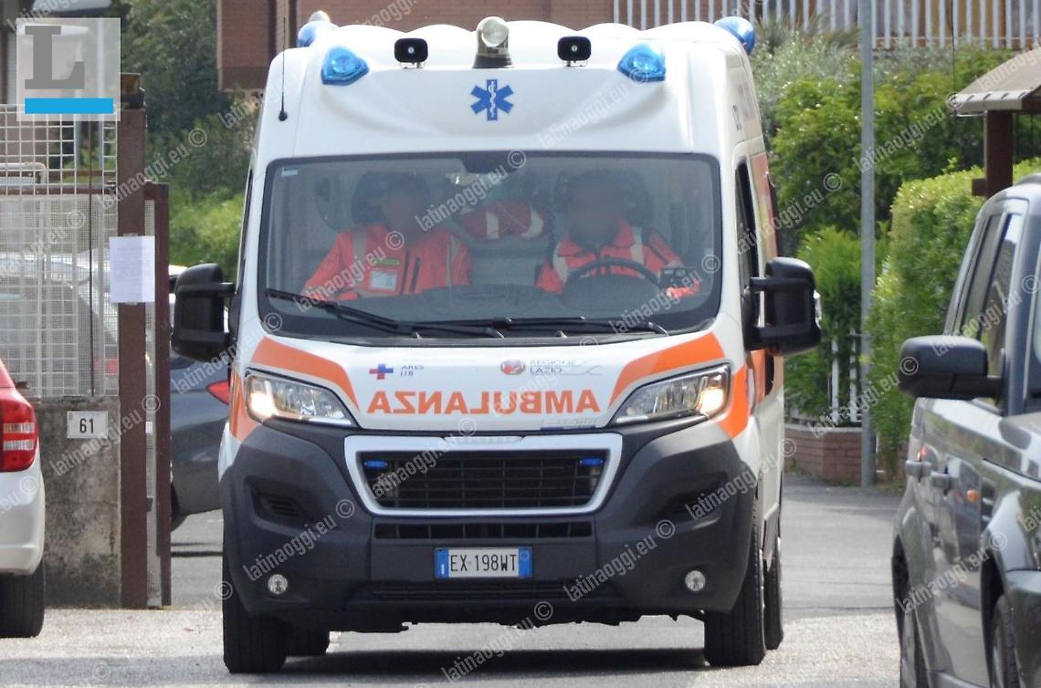 Paura in via Biancamano: incidente tra due auto, coinvolte due persone