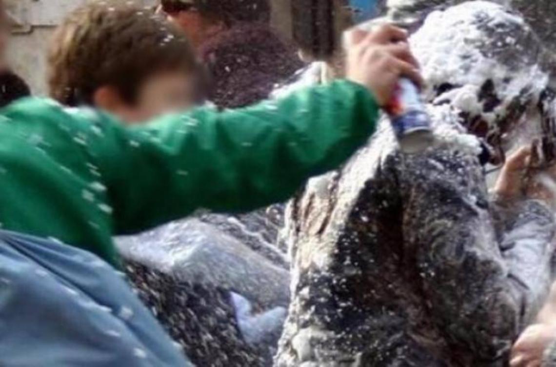 Carnevale sicuro, stop alle bombolette con la schiuma: &laquo;Danneggiano la salute&raquo;