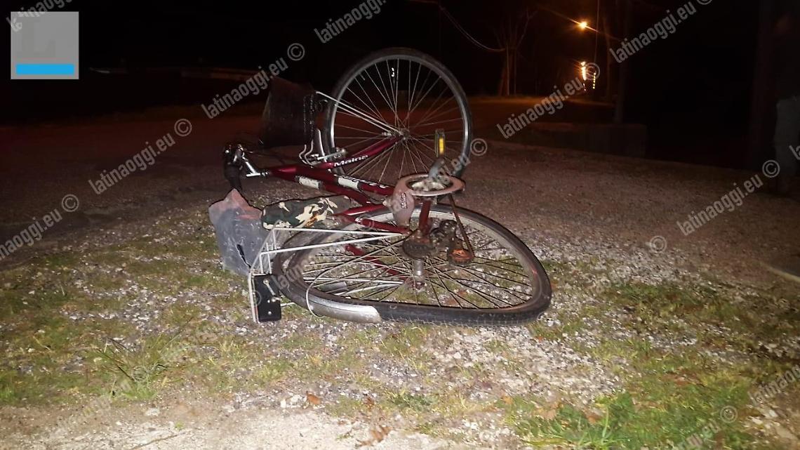 Incidente stradale, uomo in bici investito da un furgone: &egrave; grave