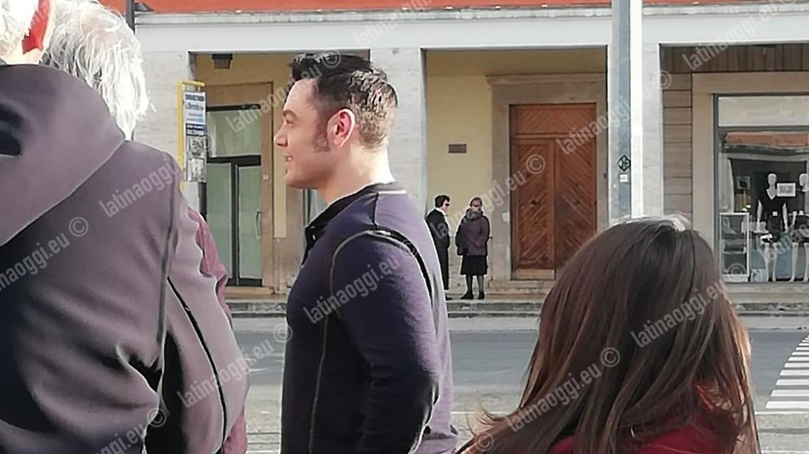 Tiziano Ferro in giro per la citt&agrave; fa impazzire i fan