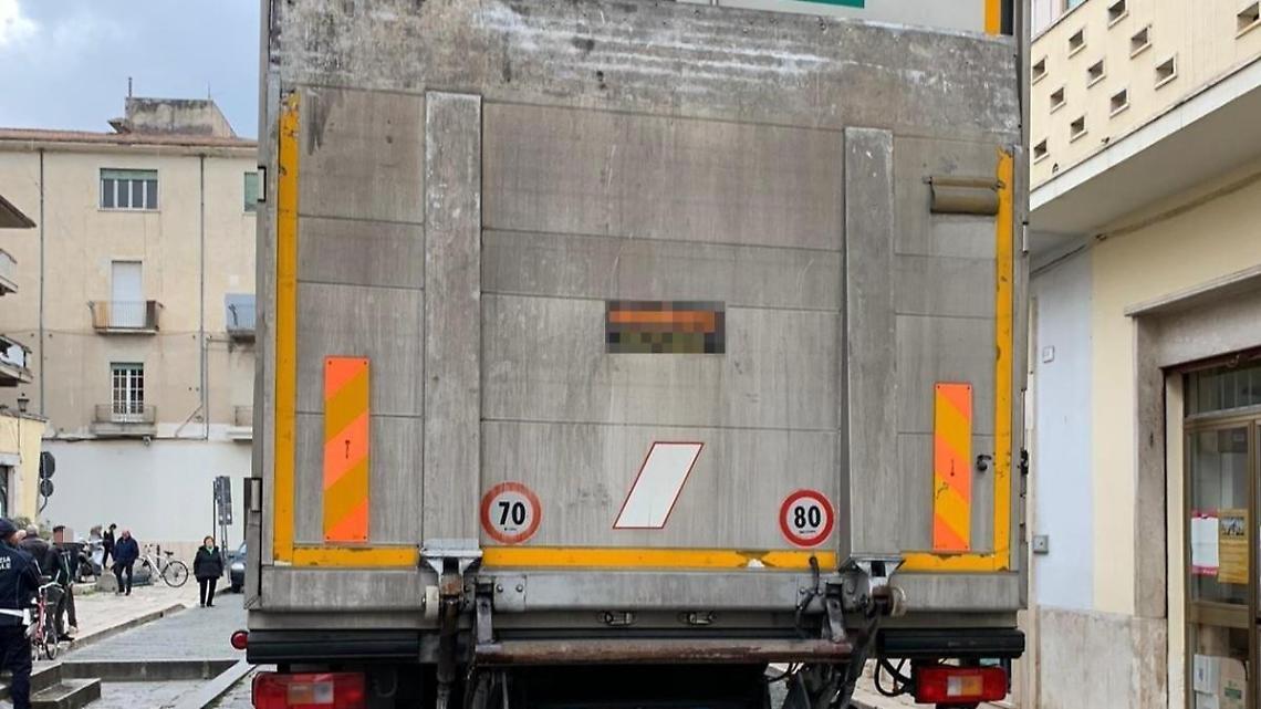 Il navigatore lo porta nella Ztl: multano un camionista