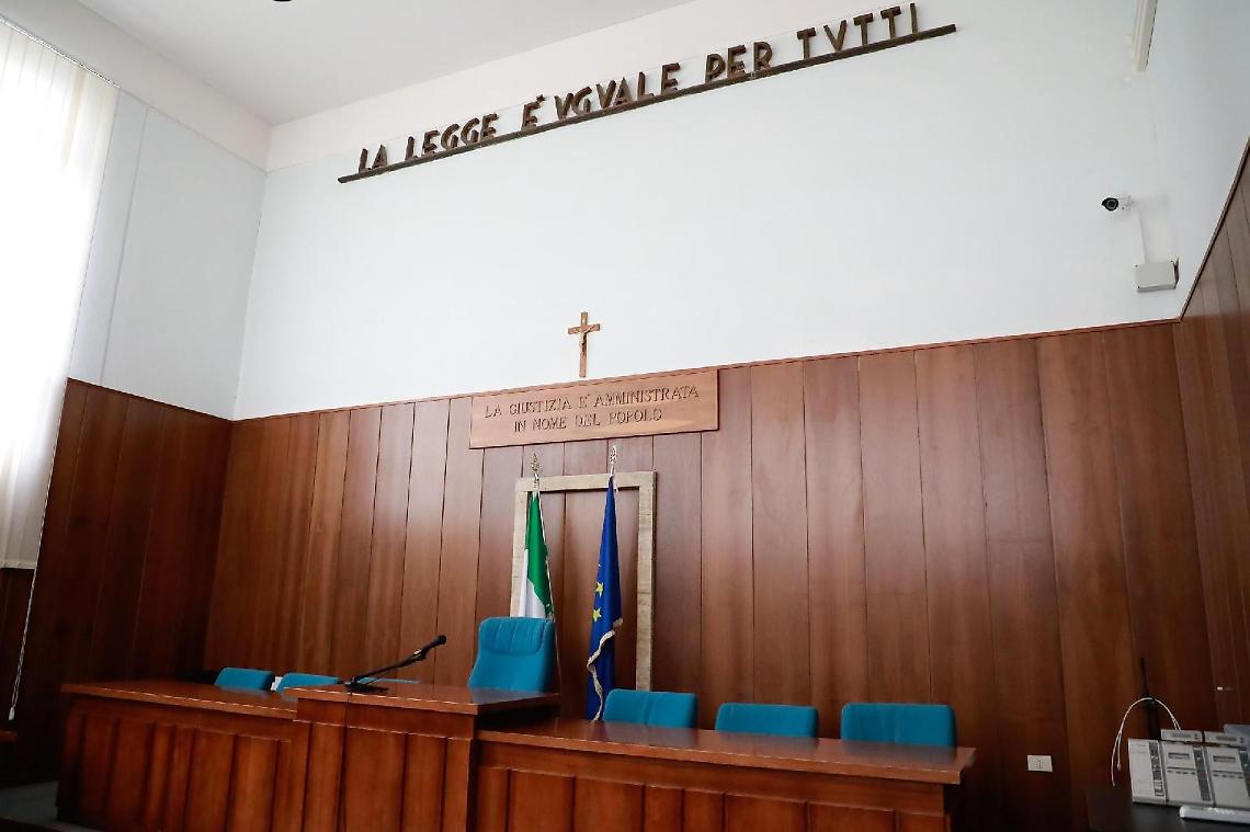 Lavorava in nero ed ebbe un incidente nell'azienda, ora ci sar&agrave; un processo