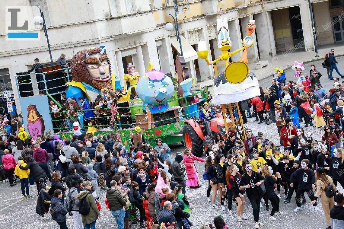 Carnevale a Latina, tutto pronto: domani l'attesissima sfilata dei carri