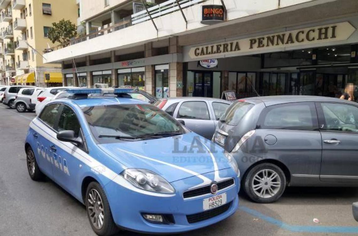 Ubriaco in zona pub, picchia gli agenti e danneggia gli uffici in Questura