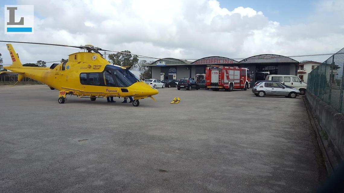 Esplosione in un'autofficina. Uomo travolto dall'onda d'urto