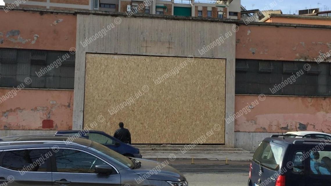 Mercato, sfuma il project financing