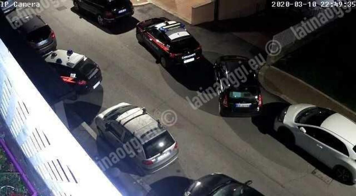 Pulizie al pub e invece si radunano per ascoltare musica, scattano le denunce